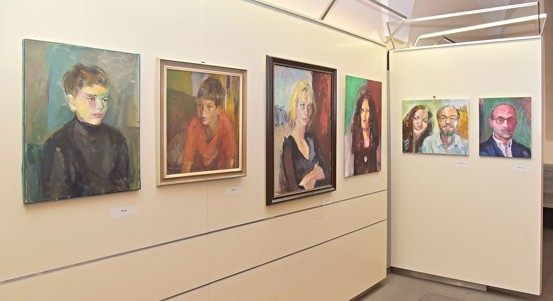 Obrazy Květy Monhartové jsou k vidění v mázhauzu plzeňské radnice