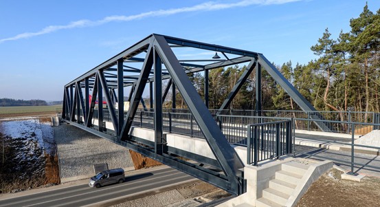 Plzeň otevřela novou lávku přes silnici I/20. Tvoří ji cenná konstrukce Faltusova mostu