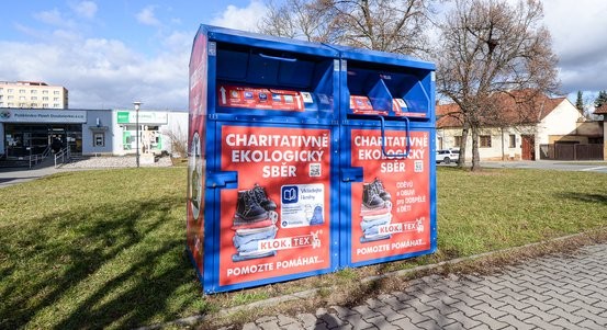 Plzeň přesune sběr textilu do sběrných dvorů. Reaguje tím na nepořádek a neefektivní využití materiálu