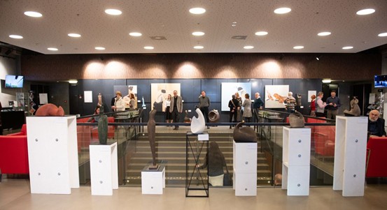 Foyer Nové scény patří Mirce Nové a Petru Hartmanovi