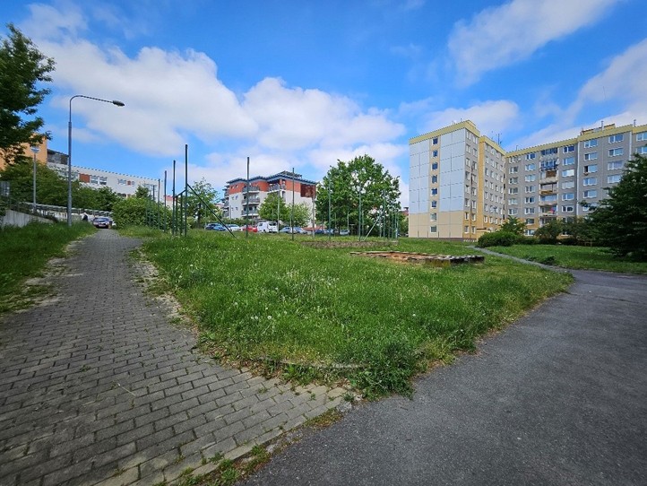 Vnitroblok Sedlecká (zdroj foto: ÚMO Plzeň 1) 260305_Sedlecka_vnitroblok_UMO_1