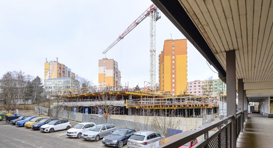 Stavba parkovacího domu Atom spěje ke konci, zájemci o místo v něm se mohou hlásit od 1. dubna