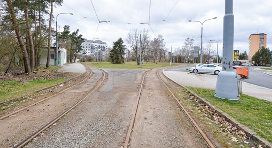 Tramvajové koleje u konečné ve Skvrňanech čeká výměna, zlepší se i výstup a nástup na zastávkách