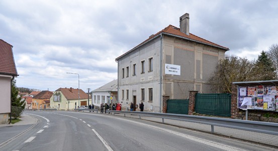 Město Plzeň zahájilo rekonstrukci bytového domu v Liticích. Nabídne šest nájemních bytů