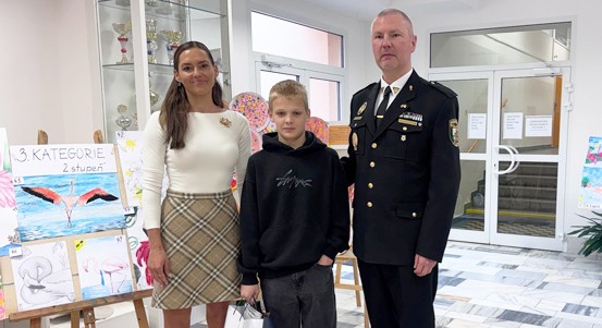 Žák plzeňské školy odevzdal nalezené peníze. Jeho čin ocenila náměstkyně Lucie Kantorová