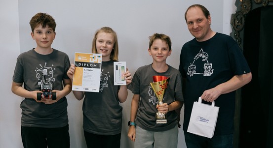Droid Games v Plzni: Žáci soutěžili ve stavbě a programování robotů