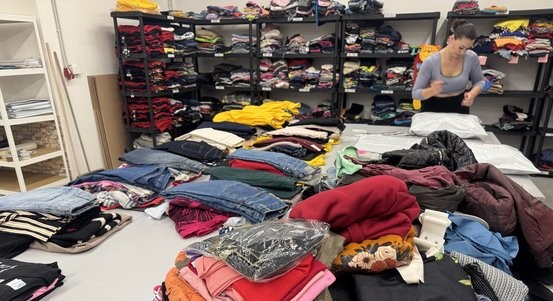 Obyvatelé Plzeňského kraje dávají oblečení druhou šanci místo toho, aby skončilo v odpadu