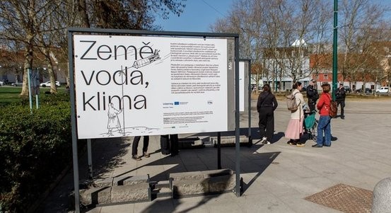 Výstava Země, voda, klima ukazuje U Zvonu, jak dětem pomoci poznávat přírodu