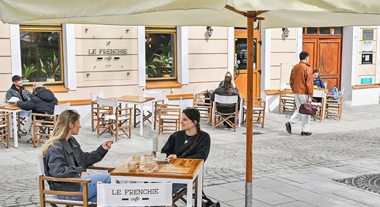 V Plzni platí nová pravidla pro předzahrádky, detaily město řešilo přímo s provozovateli