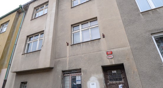 Plzeň začala s rekonstrukcí domu v Bolzanově ulici v Plzni. Vznikne tam pět moderních bytů s podporou evropské dotace