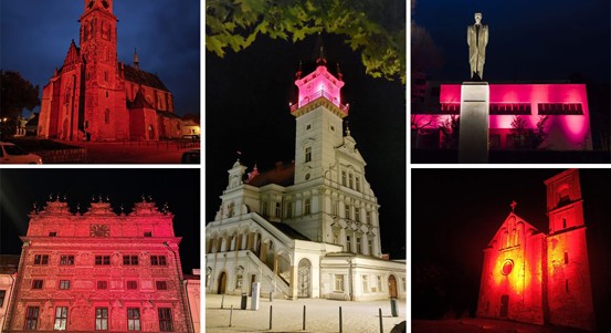 Plzeňská radnice se rozsvítí do červené barvy. Město si připomíná Světový den hemofilie