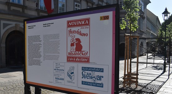 Hurvínek oslavuje stovku na nových výstavních panelech