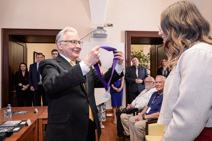 Slavnostní setkání při příležitosti udělení stipendia gen. Pattona (fotografie: M. Pecuch) 260501_Stipendium_gen_Patton_2