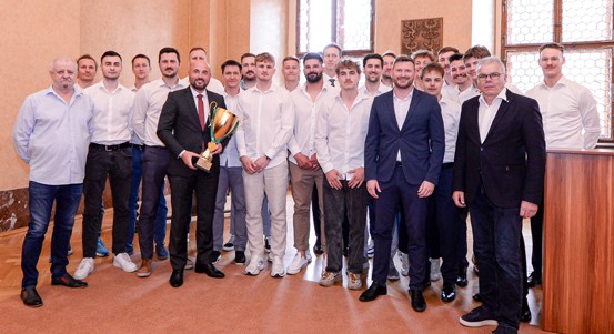 Zástupci města Plzně přijali na radnici házenkářský Talent po zisku mistrovského titulu