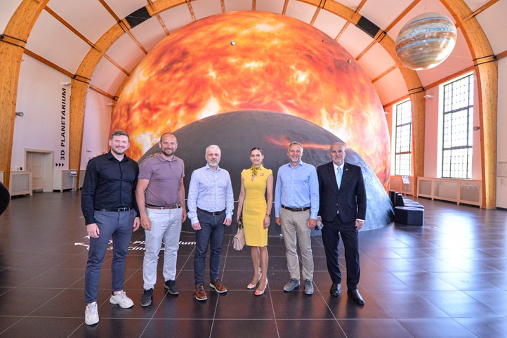 Fotografie: M. Pecuch 260603_Planetarium_1