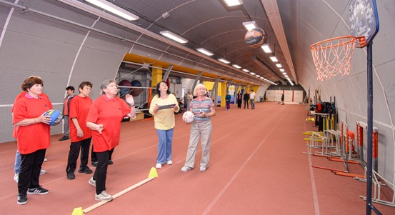Senioři závodili na Atletickém stadionu města Plzně