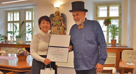 Radní Eliška Bartáková pogratulovala Jiřímu Hlobilovi k životnímu jubileu