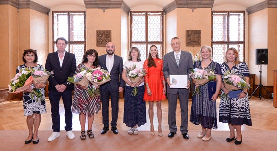 Plzeň poděkovala lidem ve školství. Ocenila pedagogy, zaměstnance i podporovatele škol