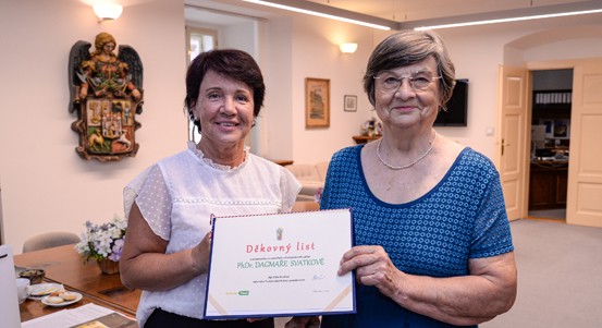 Knihovnice Dagmar Svatková oslavila jubileum, na radnici převzala poděkování za celoživotní práci