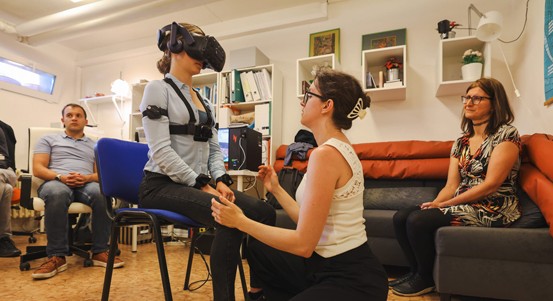 Pacienti s roztroušenou sklerózou rehabilitují pomocí virtuální reality