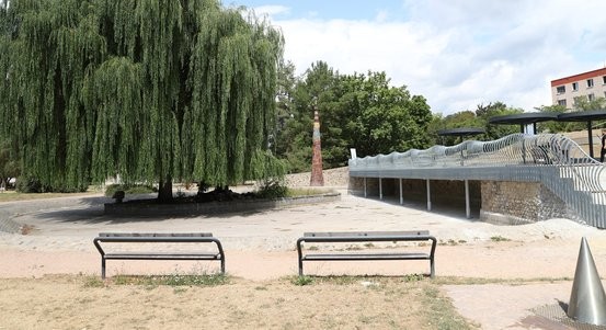 Nová terasa, lavičky i slunečníky. Chvojkovy lomy prošly proměnou