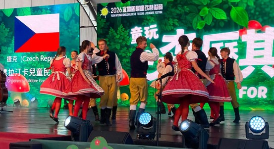 Dětský folklorní soubor Mladinka okouzlil publikum na Taiwanu