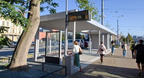 Sady Pětatřicátníků prošly proměnou. Prostor přestupního uzlu je přívětivější