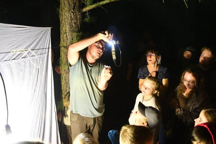 Noční sledování motýlů. Fotografie: R. Žáková 260828_Nocni_Sledovani_Motylu_4