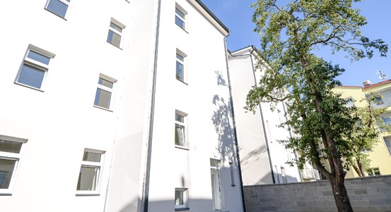 Plzeň rekonstrukcí dvou domů v Kotkově ulici vrátila do oběhu dalších 16 nájemních bytů