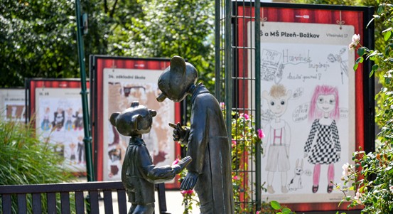 Hurvínek inspiruje dnešní generaci. Šafaříkovy sady v Plzni zdobí díla plzeňských školáků