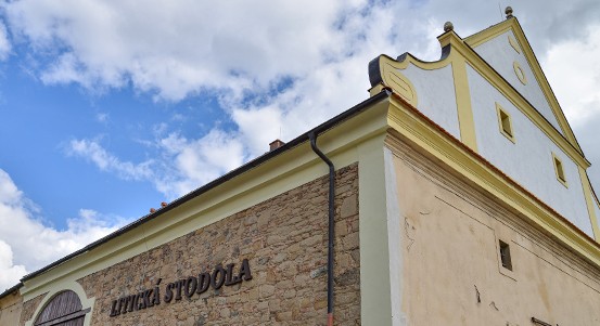 Litický dvůr má nové zázemí pro kulturní a společenské akce. Plzeň dokončila další etapu jeho obnovy