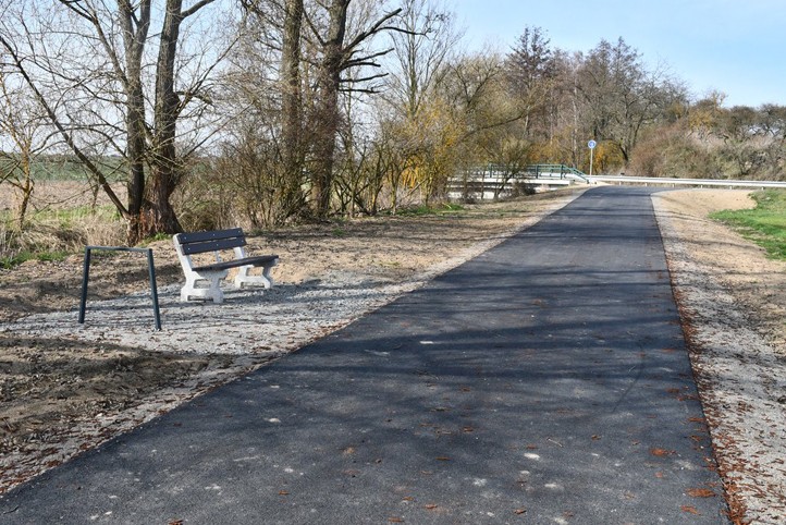 Fotografie: R. Žáková 260925_Cyklostezky_podel_Mze_1