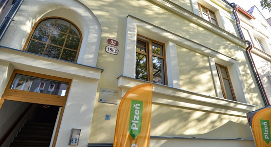 Plzeň dokončila rekonstrukci domu v Thámově ulici. Vzniklo šest bytů pro potřebné
