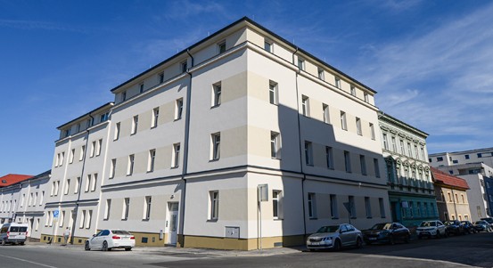 Plzeň zrekonstruovala další dva domy v Kotkově ulici. Vzniklo tam 24 moderních bytů