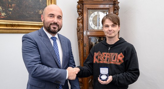 Martin našel vyhozený půlmilion. Za poctivost mu poděkoval primátor