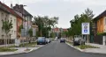 Město opravilo vozovku s přilehlými parkovacími místy a chodníkem v ulici Kapitána Jaroše v Plzni na Slovanech