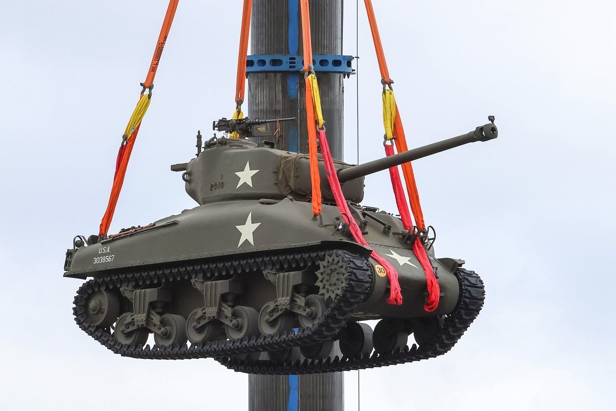 A crane transported an M4 Sherman tank to the premises of the the museum that has been setting up in Pilsen