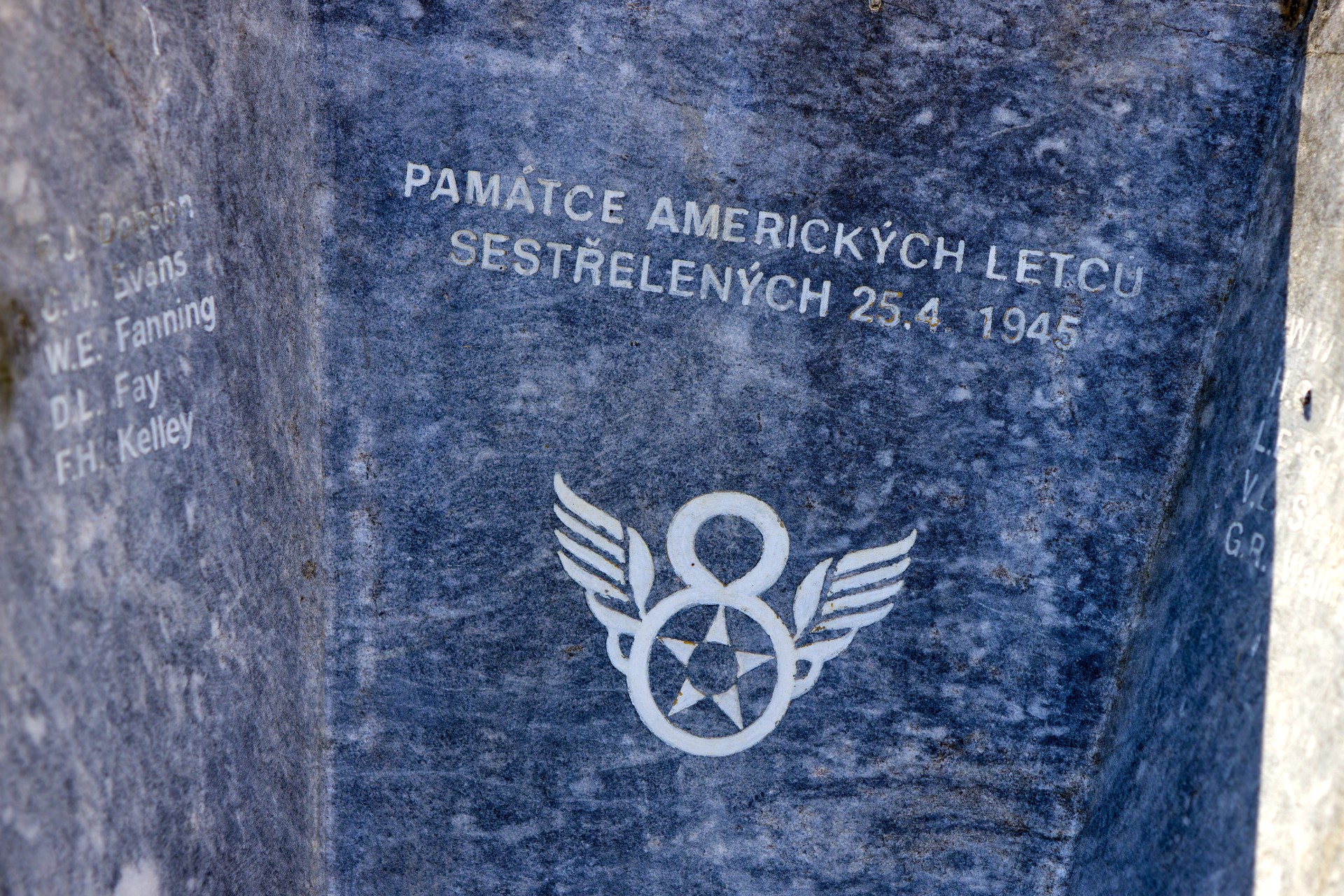 V Křimicích si připomněli místní oběti válek a padlé americké piloty