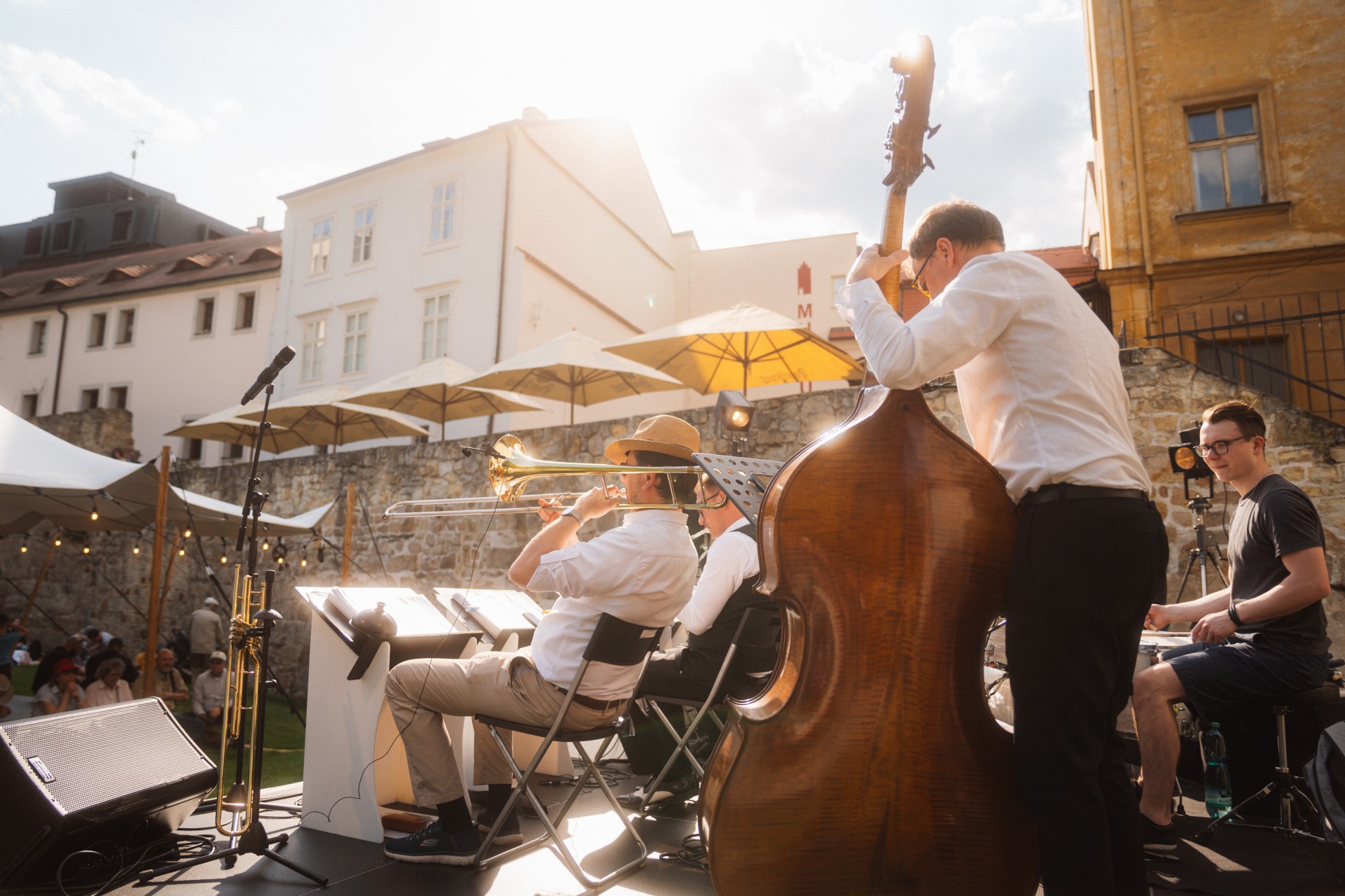 Proluka ožije swingem a rytmy 40. let