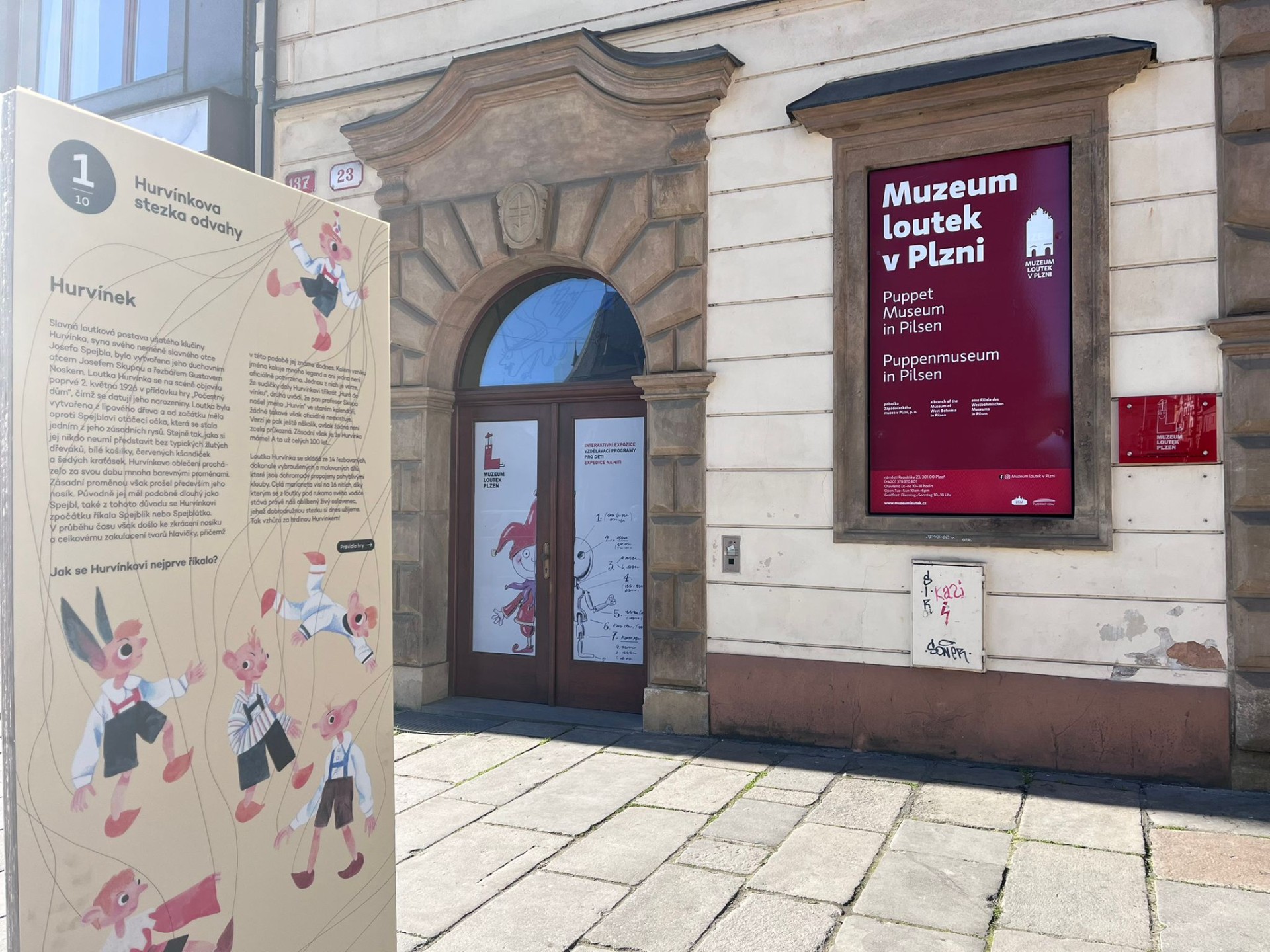 Explore with your children the story of Josef Skupa, the author of the puppet Hurvínek