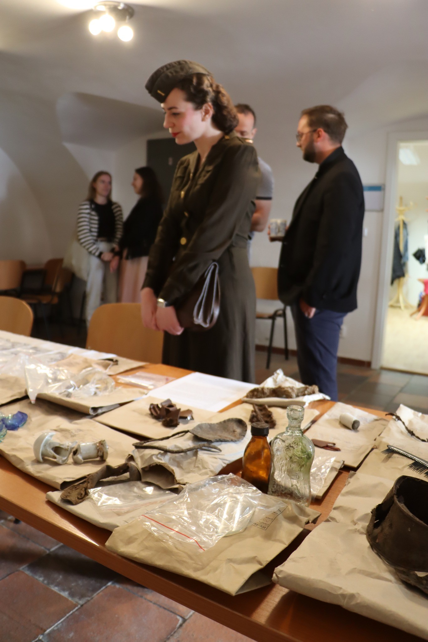 Projekt Zdivočelá země představil v Plzni archeologické nálezy z druhé světové války