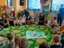 4.B tvoří křižovatky pro své malé kamarády