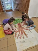 2. třída zkoumá stromy