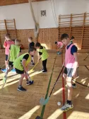 Přátelské florbalové utkání mezi 2. a 5. třídou
