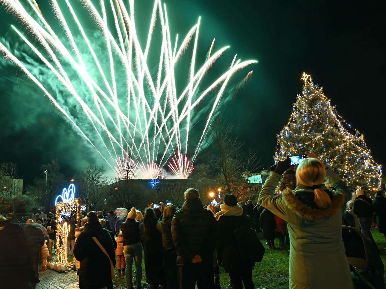 20251107_rozsviceni_vanocniho_stromu_lochotin_foto_svoboda (67) 20251107_rozsviceni_vanocniho_stromu_lochotin_foto_svoboda (67)