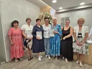 Výherci. Na snímku zleva Ilona Volenová, Eva Tanzerová, Jiřina Brokešová, starostka Jedničky Ivana Bubeníčková, Věra Dvořáková, Klára Pexová a Ivana Černá. Foto: ÚMO Plzeň 1