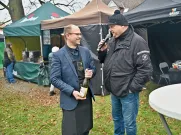 Sommeliér Jiří Lupínek (vlevo) a moderátor Petr Vejvodová diskutují o svatomartinských vínech. Foto: Milan Svoboda