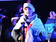 Lochotín. Rozsvícení vánočního stromu odstartoval sbor Plzeňáček. Foto: Milan Svoboda