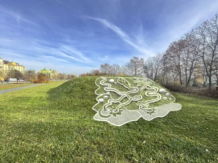 Občané Jedničky rozhodli. Chtějí kuličkovou dráhu, vjemový chodník i zeleň