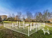 Psí loučka ve vnitrobloku za domy v Plaské 21–25. Zdroj: ÚMO Plzeň 1